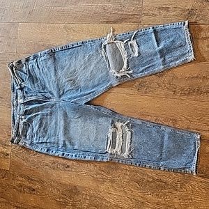 American Eagle Strigid Mom Jeans 14s